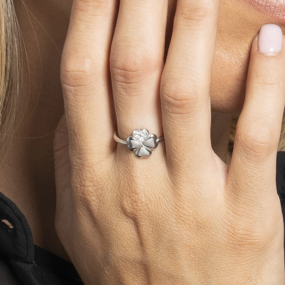 ANELLO DONNA IN ACCIAIO CON QUADRIFOGLIO E ZIRCONI BIANCHI - Image 2