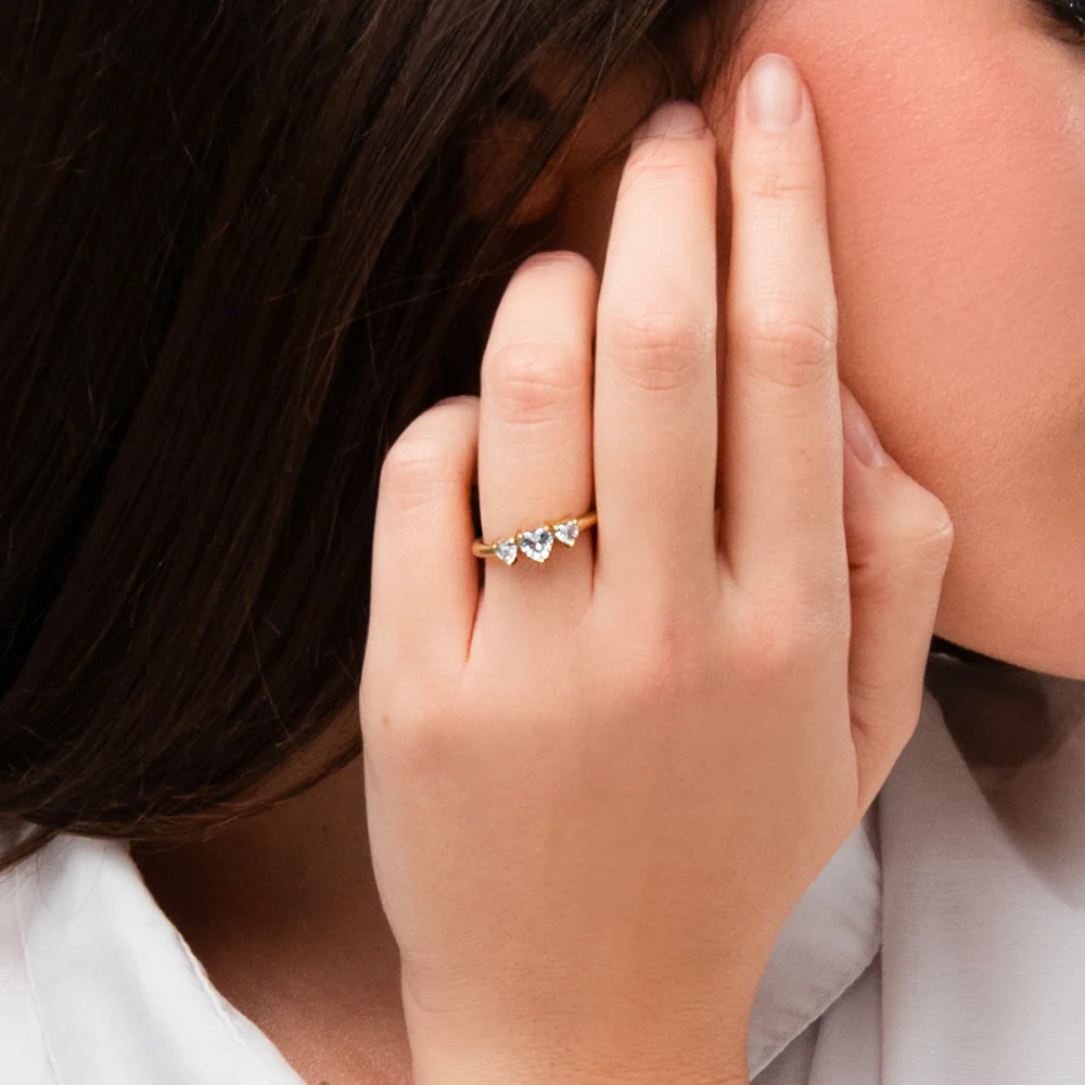 ANELLO DONNA IN ACCIAIO IP GOLD CON CUORI CON ZIRCONI BIANCHI - Image 2