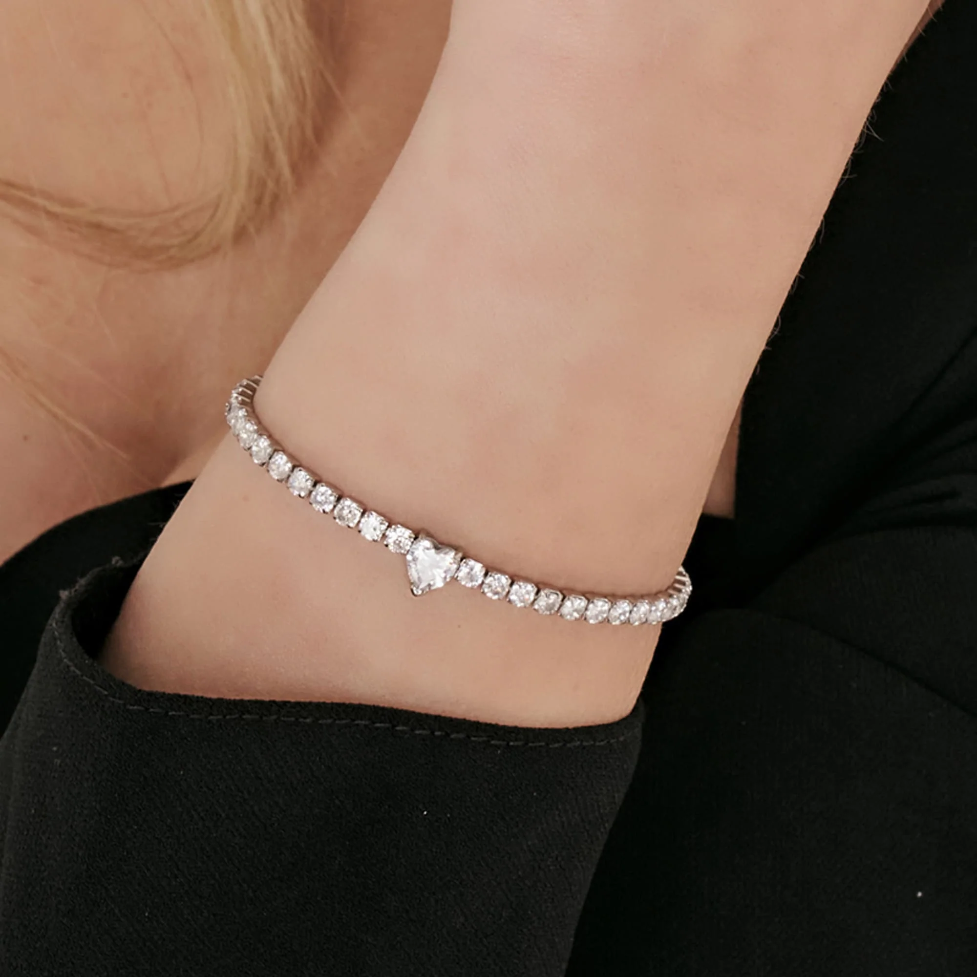 BRACCIALE DONNA IN ACCIAIO CON CRISTALLI BIANCHI E CUORE CRISTALLO - Image 2