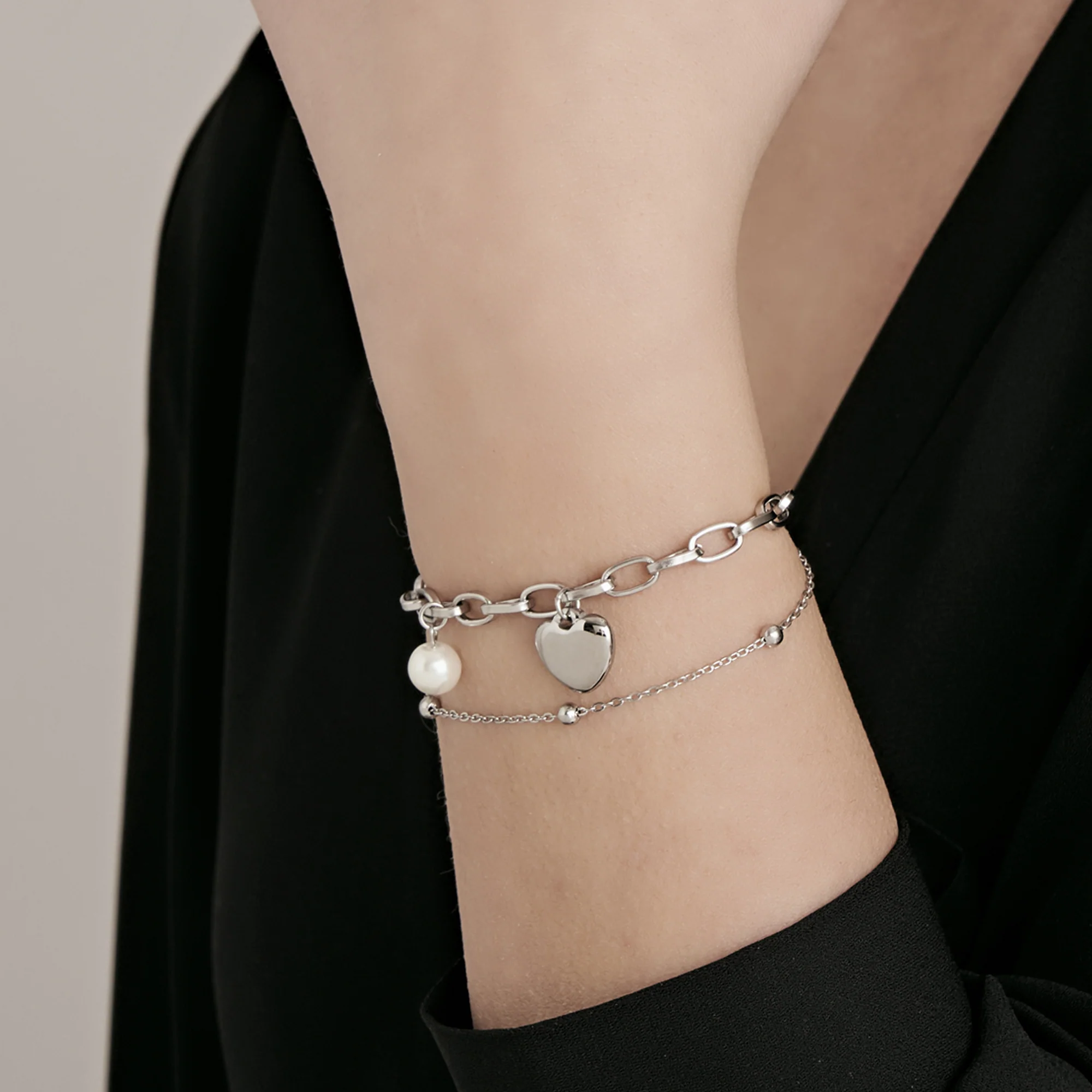 BRACCIALE DONNA IN ACCIAIO CON CUORE E PERLE - Image 2