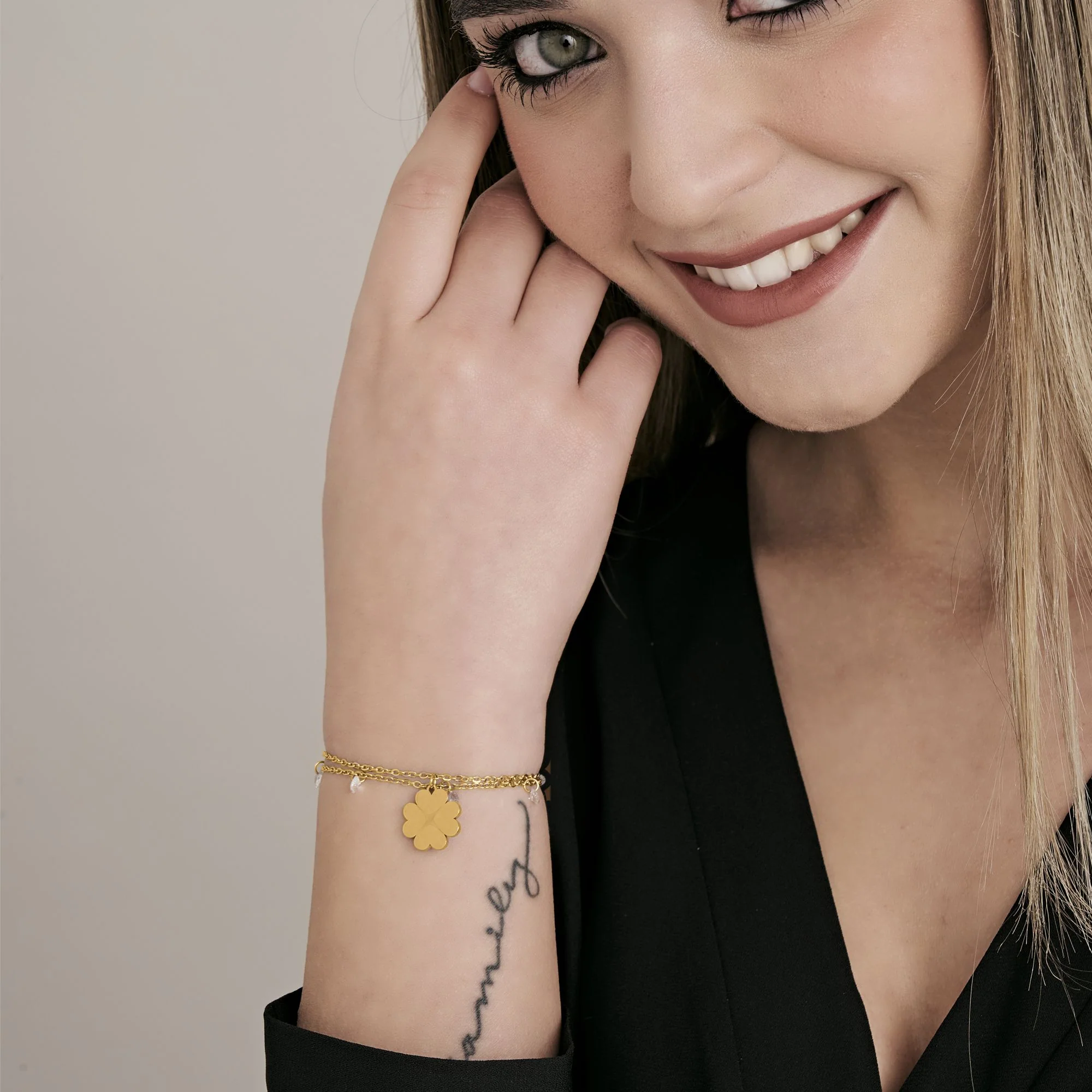 BRACCIALE DONNA IN ACCIAIO IP GOLD CON QUADRIFOGLIO E CRISTALLI - Image 3