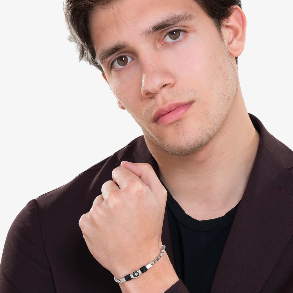 BRACCIALE UOMO IN ACCIAIO, PIASTRA CON SMALTO NERO E ROSA DEI VENTI E CORDA NERA - Image 3
