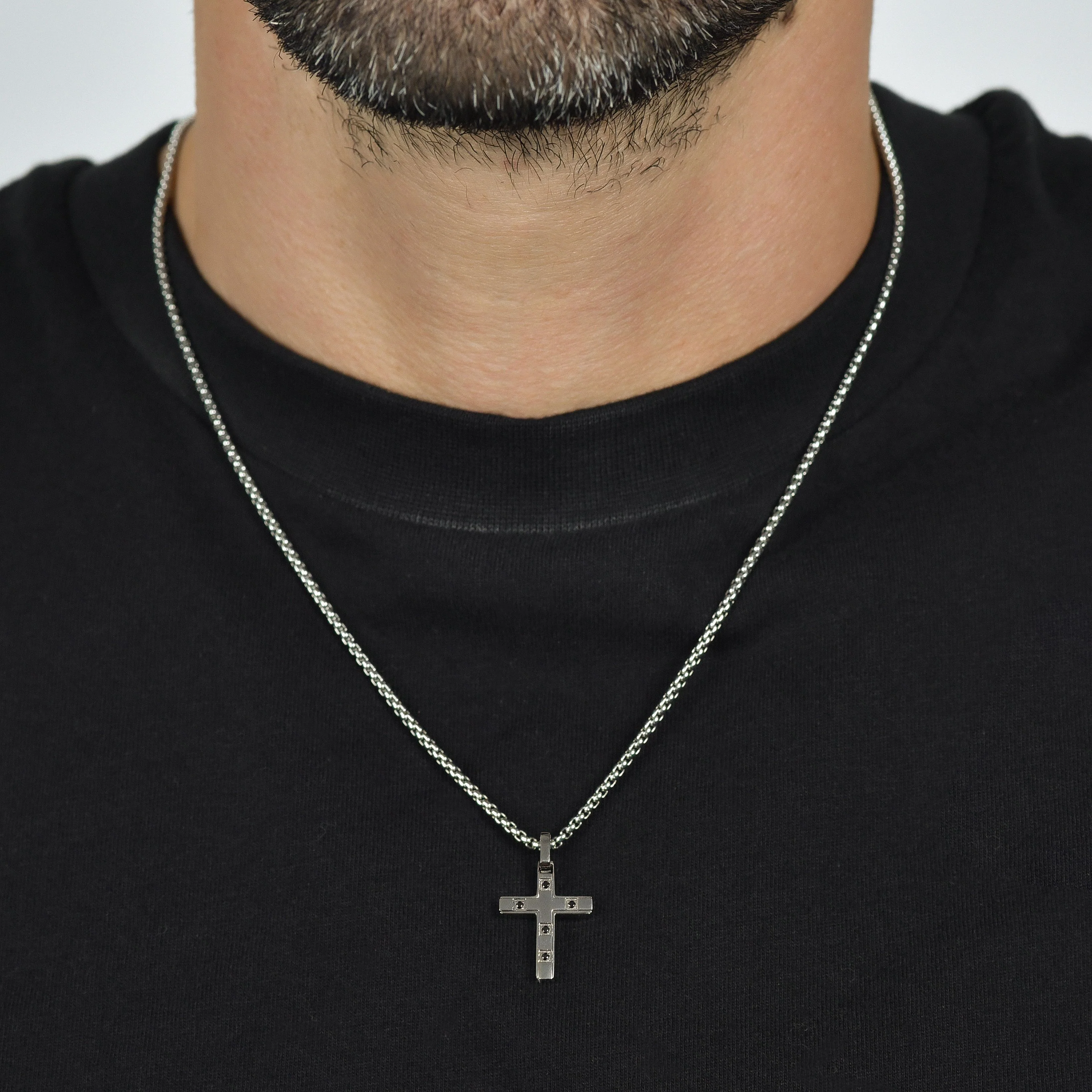 COLLANA UOMO IN ACCIAIO CROCE CON CRISTALLI NERI - Image 2